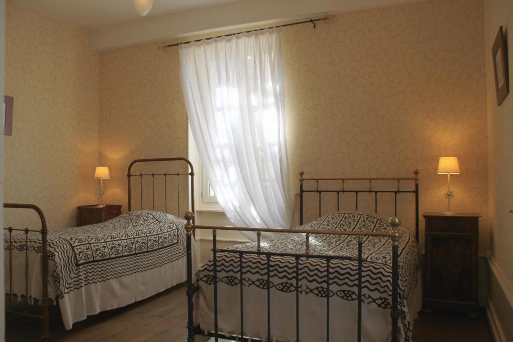 Chambres D'Hotes La Distillerie B&B Saint-Germain-du-Bois Rom bilde