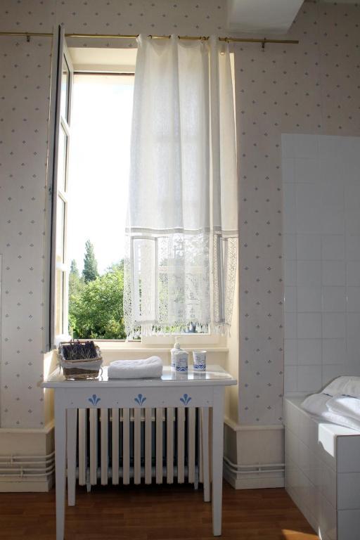 Chambres D'Hotes La Distillerie B&B Saint-Germain-du-Bois Rom bilde