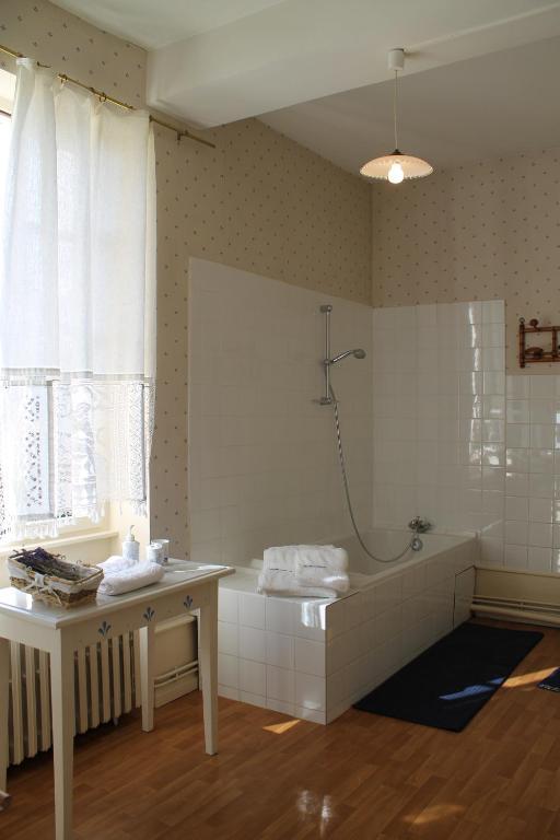 Chambres D'Hotes La Distillerie B&B Saint-Germain-du-Bois Rom bilde